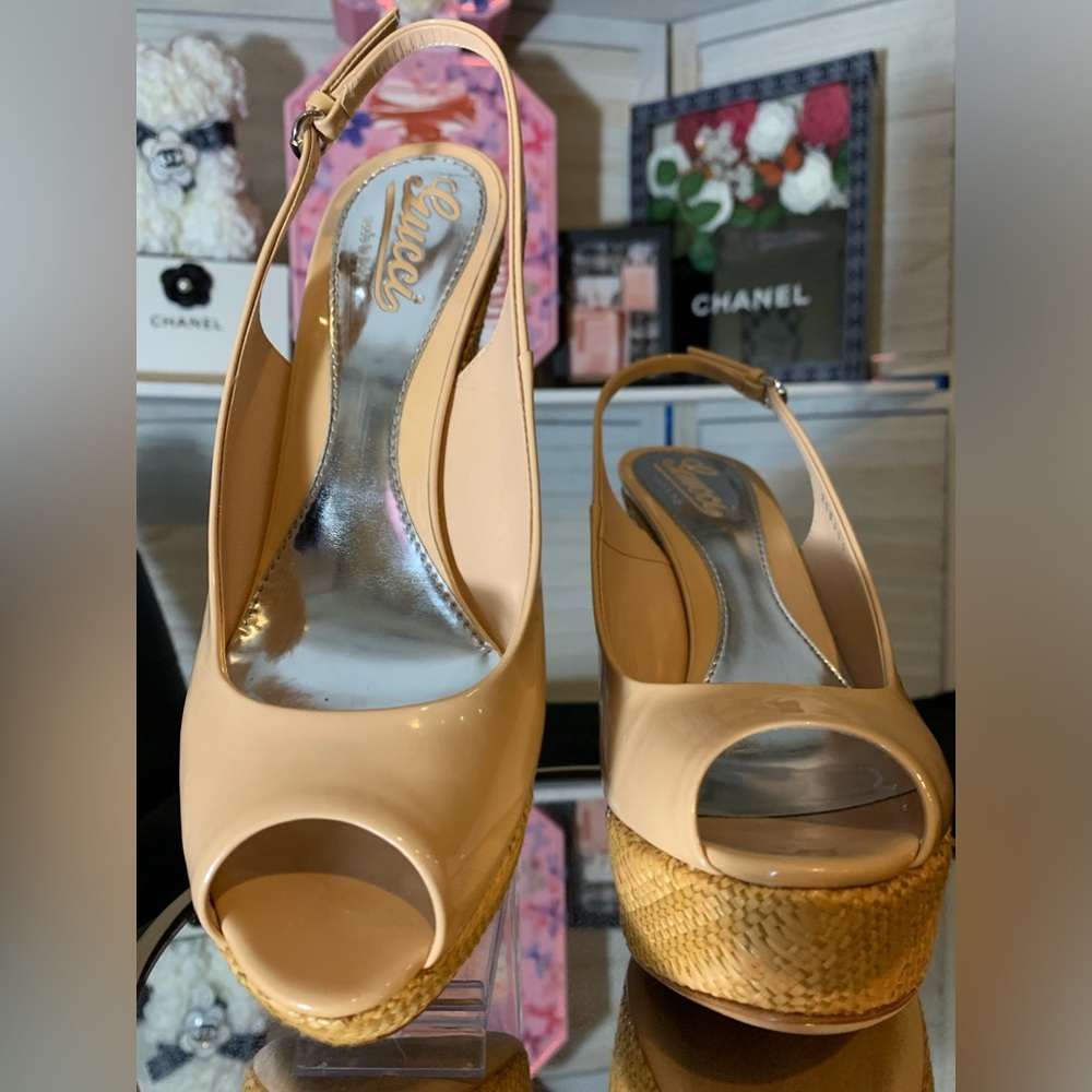 💓EUC💖GUCCI patent leather sandals. - Picture 9 of 14